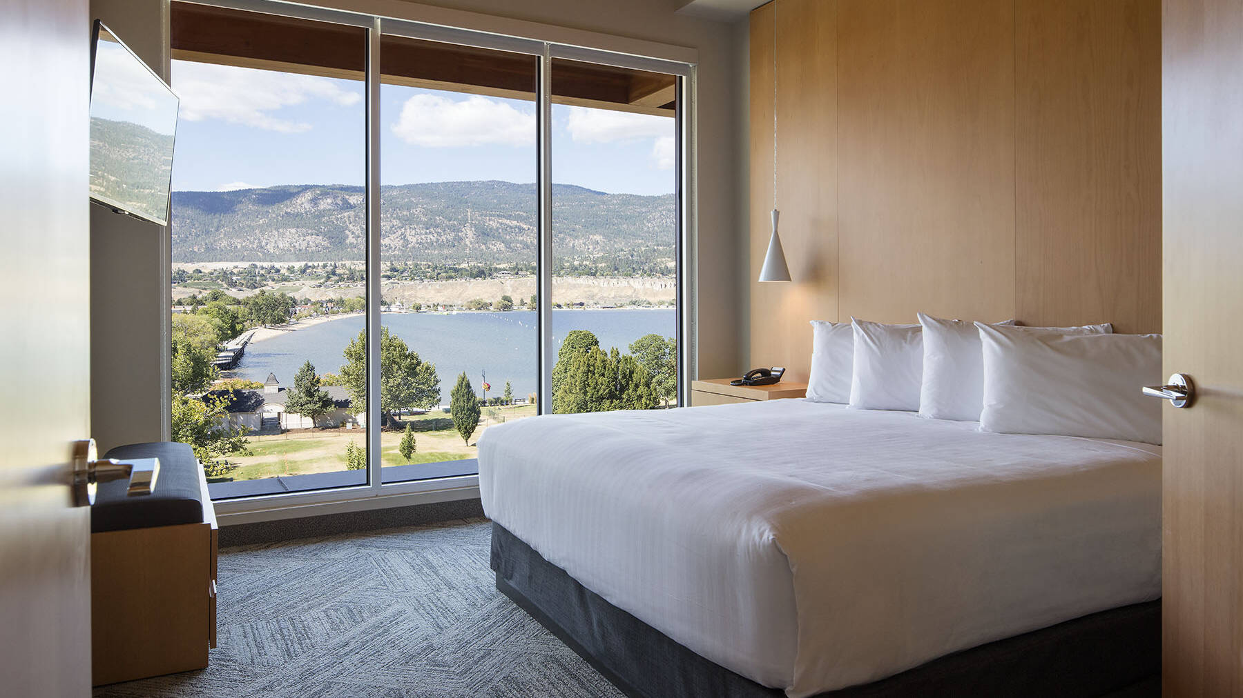 Penticton Lakeside Resort & Conference Centre - Rooms & Suites